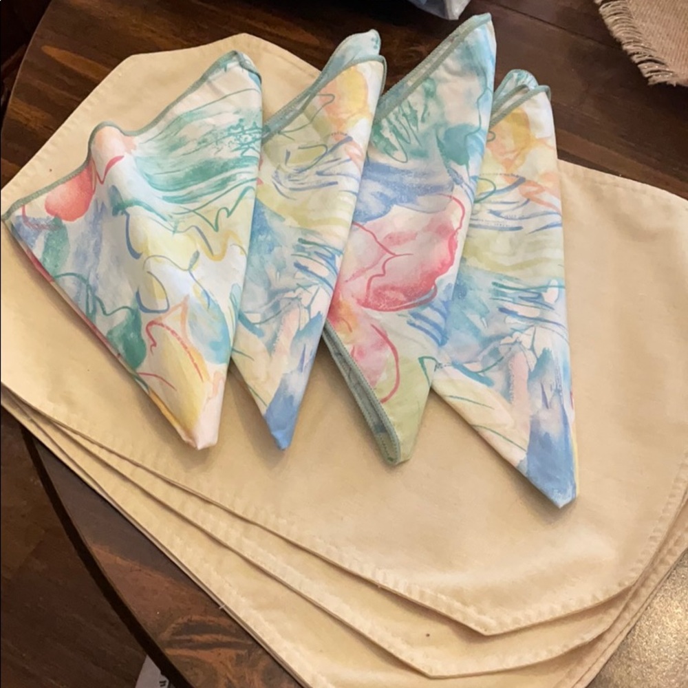 Set of 4 Place mats and napkins